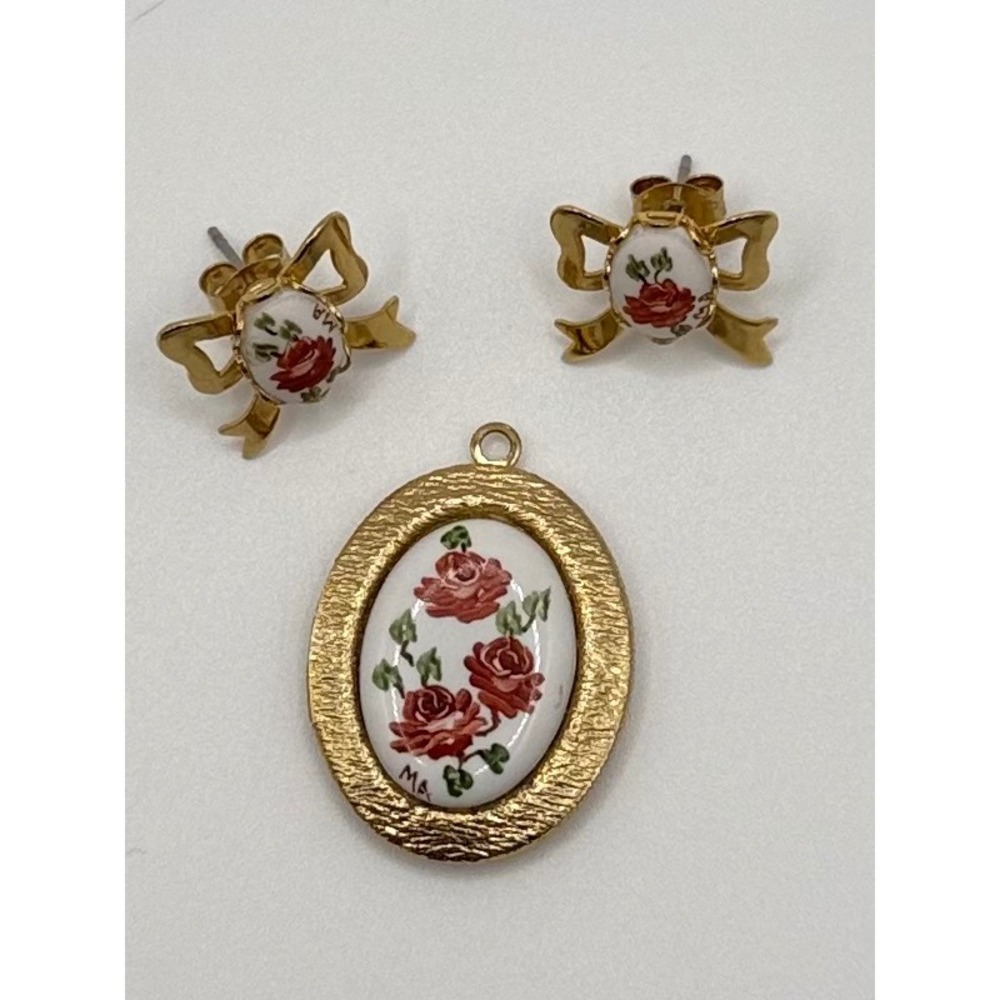 Vintage Gold Tone Red Rose Locket and Bow Stud Earrings Set Floral Hand Painted